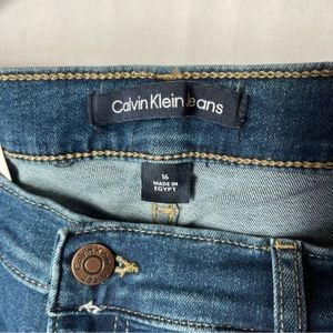 CALVIN KLEIN Slim fit straight leg women's blue jeans.  Brand New with tags 16